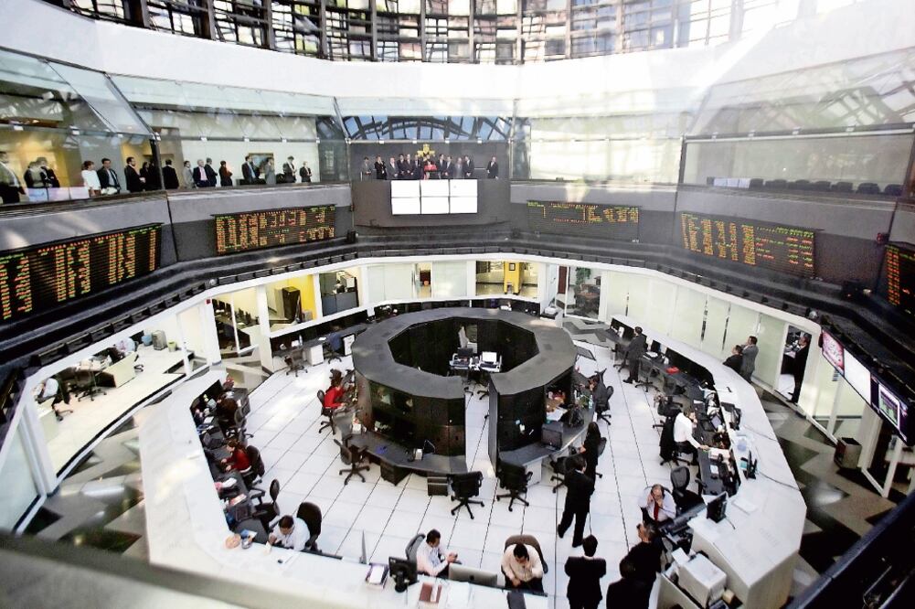 Presiones. La volatilidad limitará el acceso de corporativos mexicanos a los mercados financieros, expuso Fitch (ARCHIVO. EL UNVIERSAL)