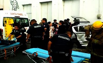 Choca automóvil contra combi y deja 7 lesionados en Mérida