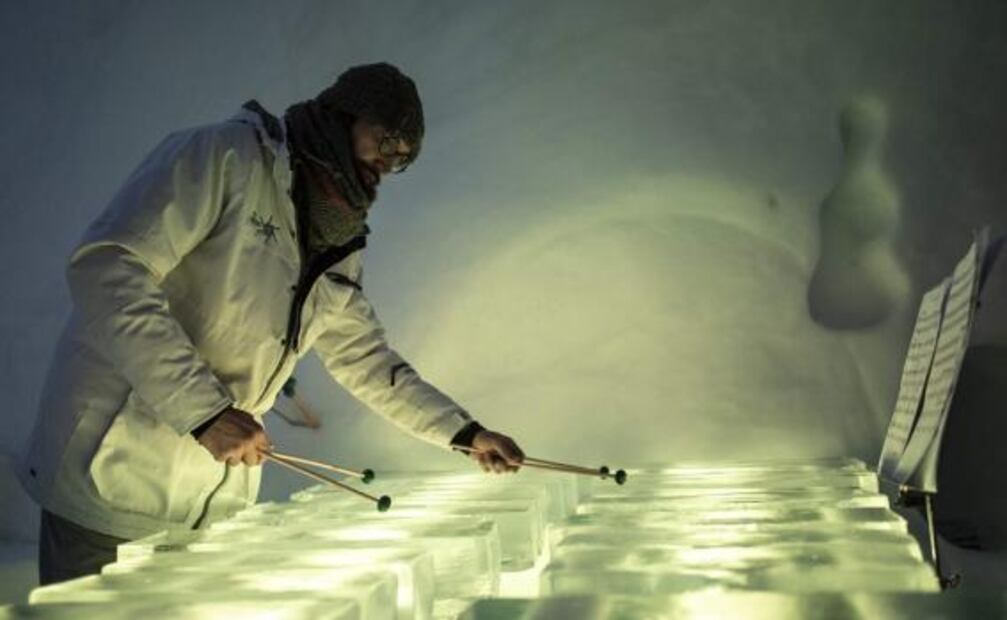 Orquesta "de hielo" da conciertos en un iglú de los Alpes italianos
