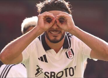 Raúl Jiménez, cada vez más cerca de "robarle" un récord al Chicharito