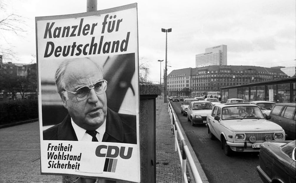 Cartel del CDU para el primer Bundestag, con el entonces canciller de la República Federal Alemana, Helmut Kohl. "Canciller de Alemania. Libertad, Prosperidad, Seguridad", se lee en la publicidad electoral. Foto: German Federal Archive/Wikimedia Commons.