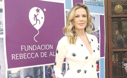 Rebecca de Alba sigue en su lucha contra el cáncer