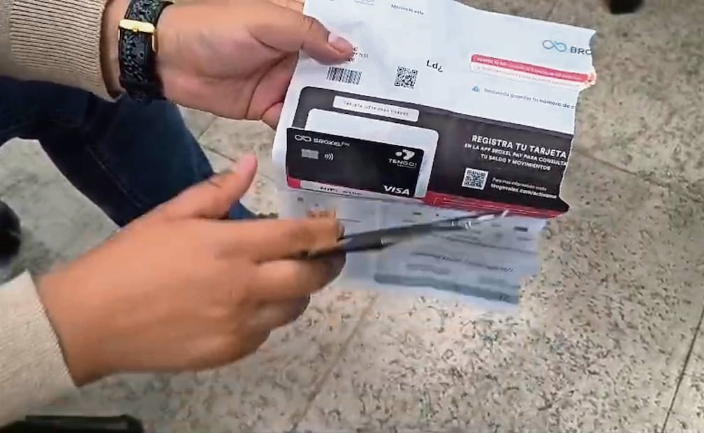 La entrega de la tarjeta a los legisladores se suma al pago de las prerrogativas correspondientes al mes de abril, que también les fue adelantado. Foto: Especial