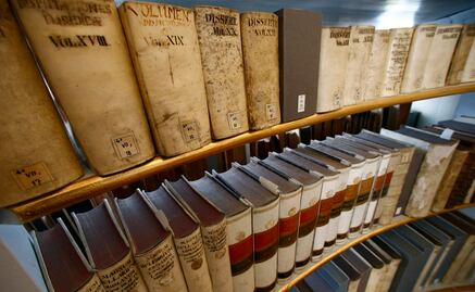 Descubren tres libros envenenados con arsénico en una biblioteca