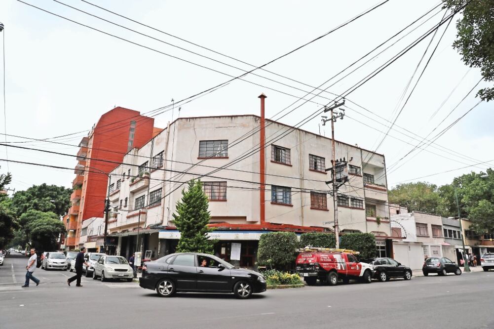 En las calles Juan Sánchez Azcona y Matías Romero, cerca del Colegio de Bachilleres 20, peatones y clientes de establecimientos han sido víctimas de la delincuencia. (IVÁN STEPHENS. EL UNIVERSAL)