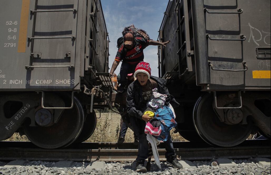 El canciller Marcelo Ebrard reconoció que no se ha podido lograr una migración regulada y segura, ya que el grueso de las movilizaciones ocurren en vías irregulares. Foto: archivo/EL UNIVERSAL
