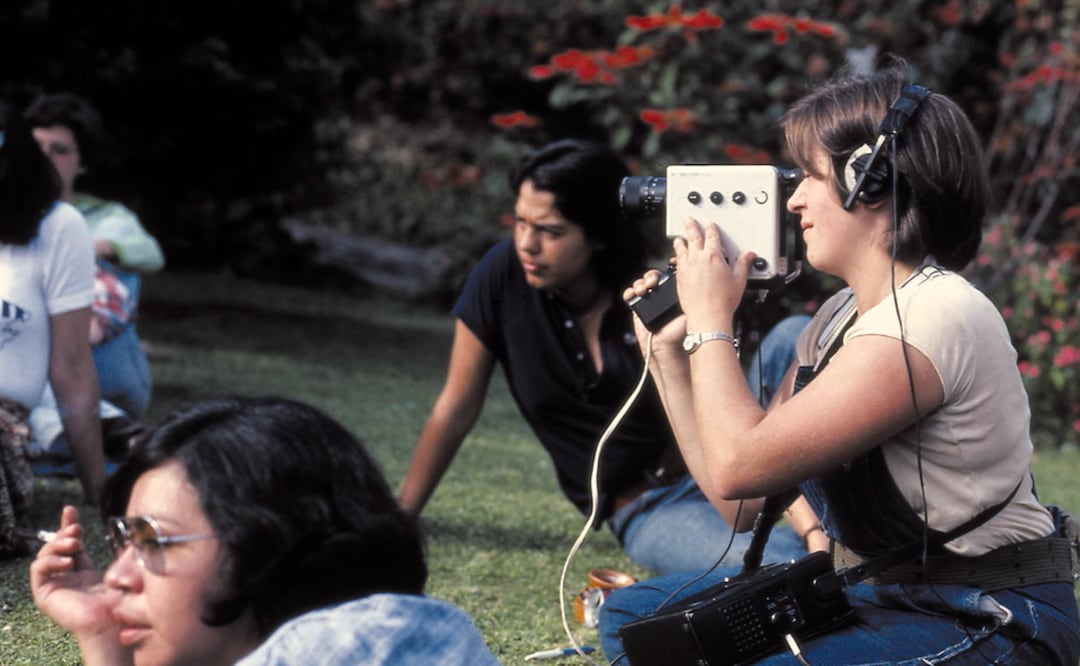 “Rebeladas” echa mano de segmentos de las películas que hizo el Colectivo, fotografías, entrevistas a las integrantes originales y a realizadoras que se vieron influenciadas como María Novaro (“Danzón”).