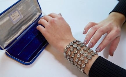 Subastan pulseras de María Antonieta valuadas en más de 7 mdd