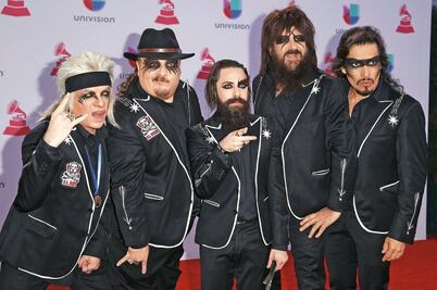 Moderatto cumple 15 años y se niega a madurar