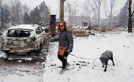 Nevadas sofocan incendios que destruyeron unas mil casas en Colorado, EU