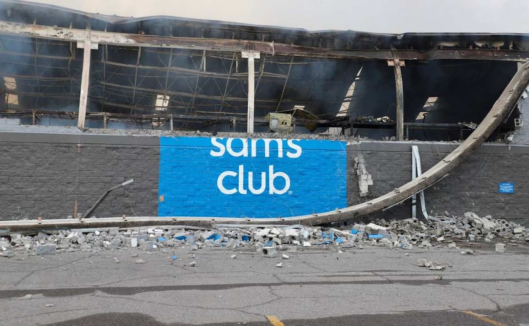 Incendio consume tienda del Sam’s Club en Hermosillo, Sonora (12/02/2026). Foto: Especial