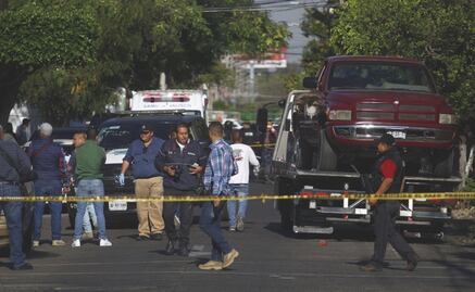 Encuentran cuerpos dentro de una camioneta en Guadalajara
