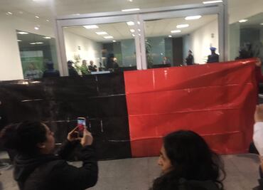 Sindicato de Notimex pone bandera rojinegra; agencia dice que seguirá trabajando