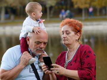 Aprende a configurar un celular con sistema Android para adultos mayores