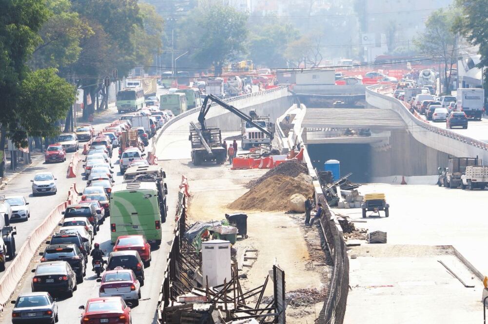 Los trabajos para el desnivel de Mixcoac reporta un avance de 65%. Las autoridades se comprometieron a liberar en los próximos días Río Mixcoac, entre las calles Hermes, Heras y San Francisco (LUIS CORTÉS. EL UNIVERSAL)