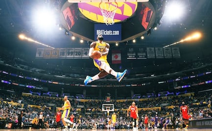 LeBron James emula clavada de Kobe Bryant con los Lakers