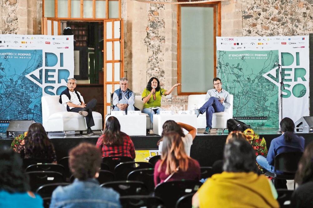 Alejandro Murguía, José María Espinasa, Irma Pineda y Daniel Borzutzky hablaron de la poesía en los tiempos actuales (IRVING OLIVARES. EL UNIVERSAL)