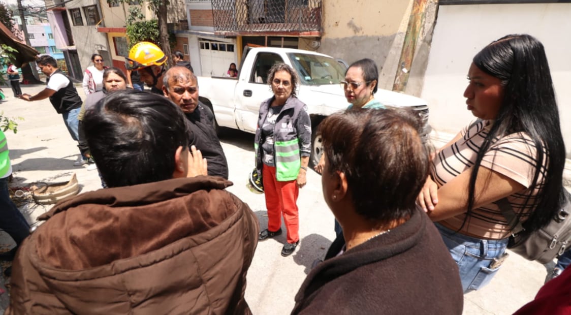 La secretaria de Gestión Integral de Riesgos y Protección Civil, Myriam Urzúa, supervisó las labores de demolición (18/09/2026). Foto: Protección Civil CDMX