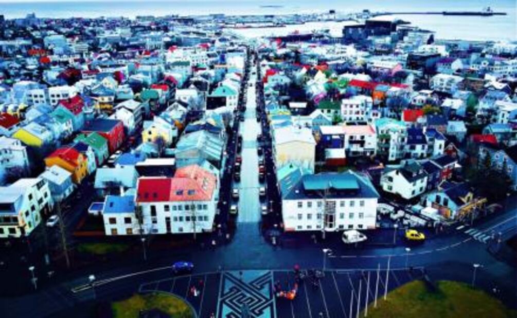 Glaciares y aguas termales en la pequeña ciudad de Reikiavik