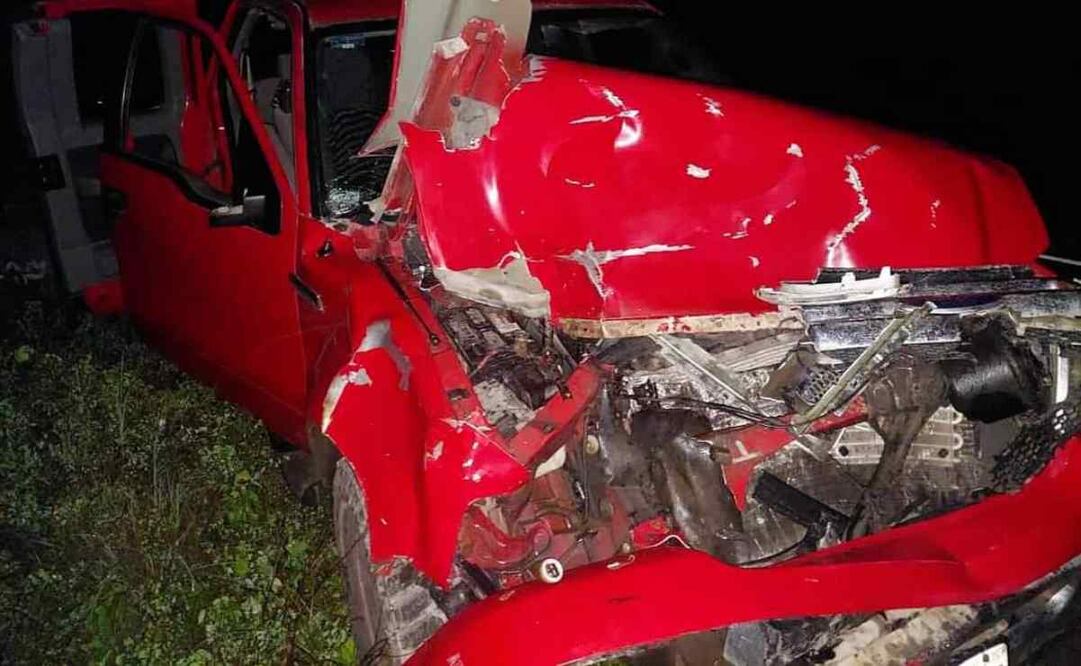 Severo choque contra un toro en la carretera hacia Kinchil, Yucatán. Foto: Especial