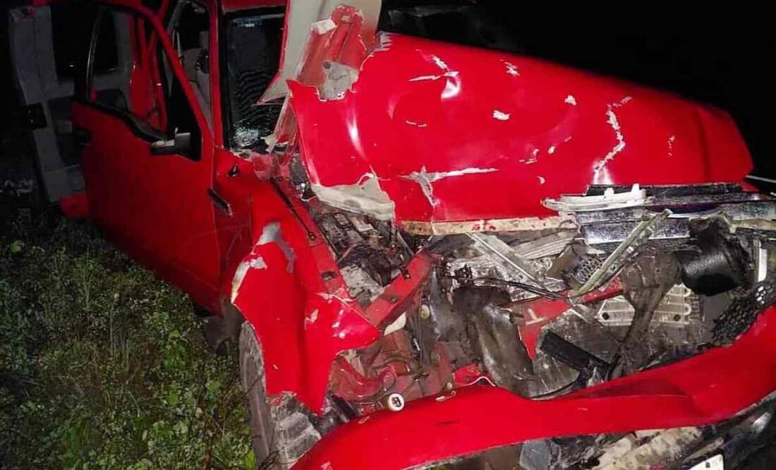 Severo choque contra un toro en la carretera hacia Kinchil, Yucatán. Foto: Especial