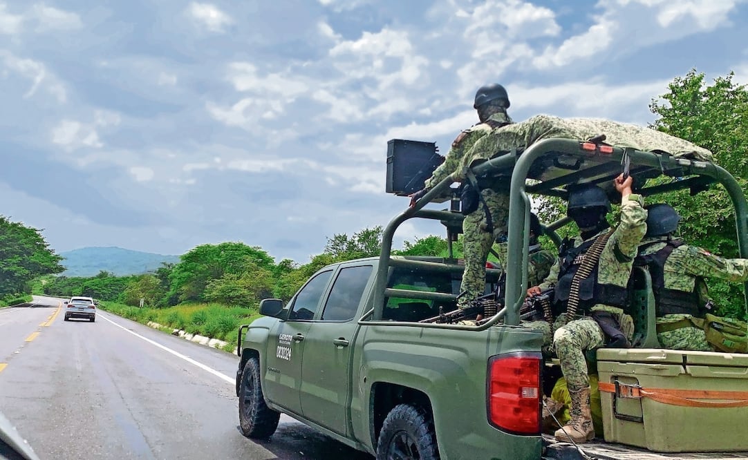Los militares y policías no sólo son agredidos con minas, también con drones armados. Foto: Especial