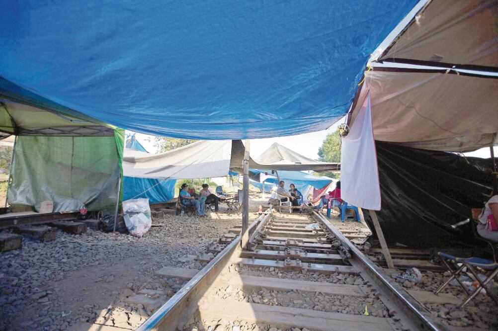 Efecto s. En Michoacán, además del desabasto de combustible, los bloqueos a las vías del tren agravaron la caída en las ventas, expuso la Concanaco (ARCHIVO EL UNIVERSAL)