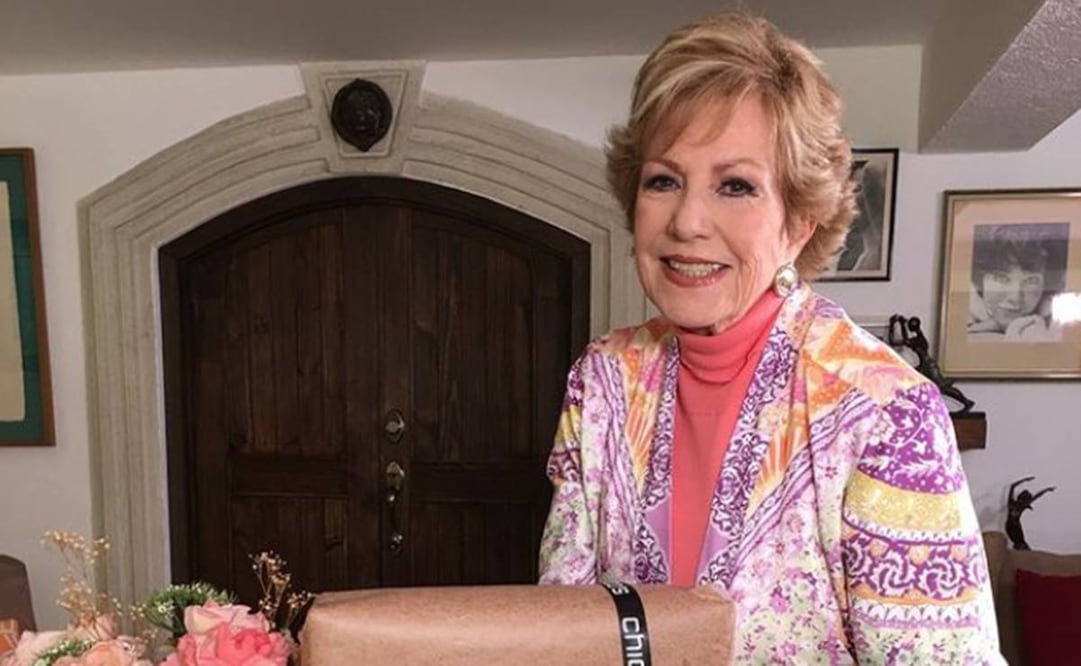 Instagram Maxine Woodside.