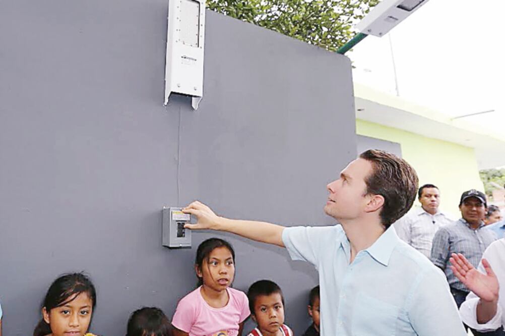 Ha beneficiado a más de 256 mil familias con la entrega de un millón 280 mil 370 focos ahorradores (Especial)