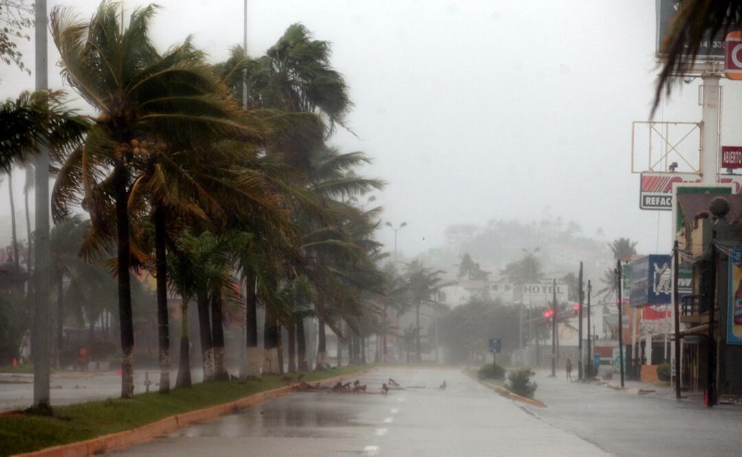 El fenómeno aún presenta vientos de de 210 a 249 kilómetros por hora. /Ramón Romero - EL UNIVERSAL