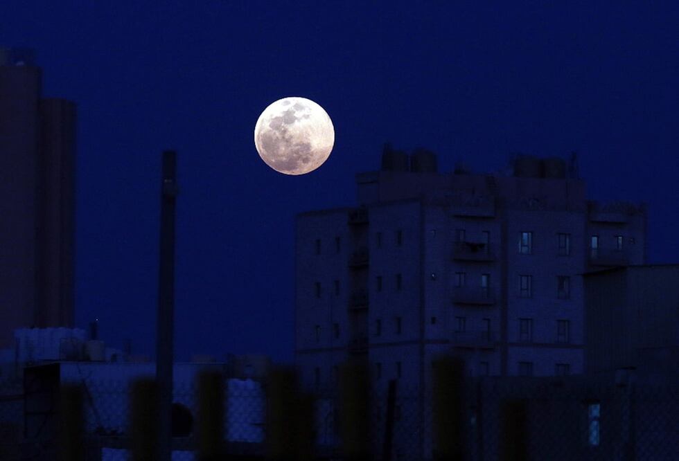 Luna llena ocurrida en 2019. Foto: AFP / Yasser Al-Zayyat, archivo 