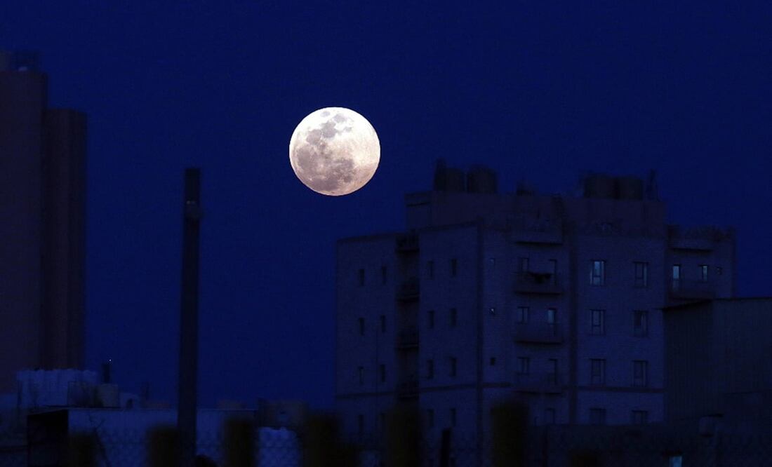 Luna llena ocurrida en 2019. Foto: AFP / Yasser Al-Zayyat, archivo