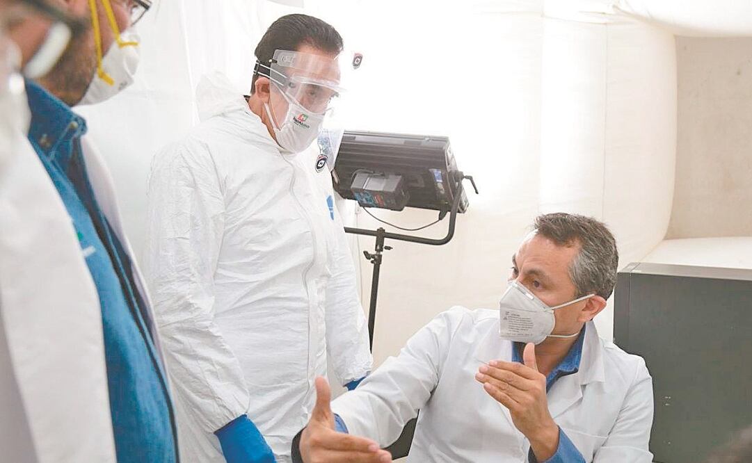 El moderno tomógrafo sólo lo tienen hospitales de muy alta especialidad en México y el mundo, dijo Omar Fayad. Foto: Especial