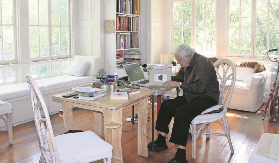 Brian Nissen en su estudio en la colonia Condesa. Foto: Uriel de Jesús Santiago.