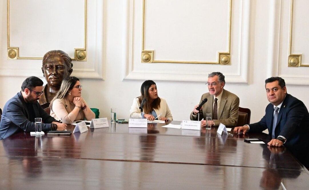 Personas se reunieron en el primer foro para abolir las corridas de toros. Foto: Especial