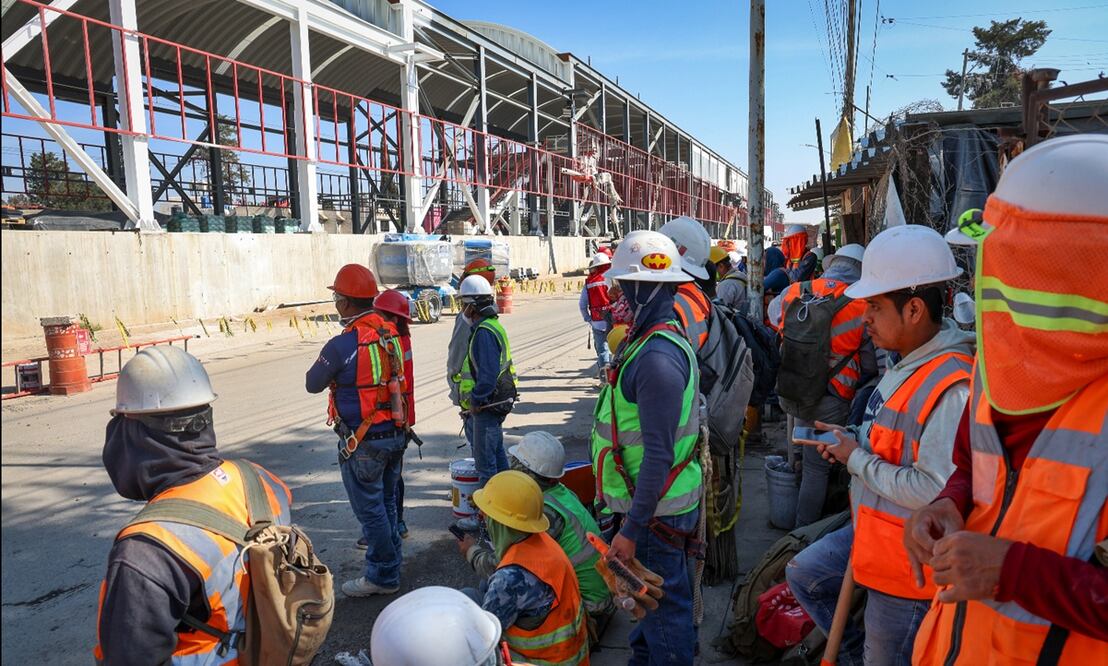 Pobladores de Tultepec paran obras del Tren Suburbano al AIFA al retirar a trabajadores que laboraban en la construcción de la estación Teyahualco. Foto: Luis Camacho/EL UNIVERSAL