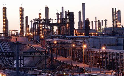 Declining Mexican refineries worsen fuel shortages