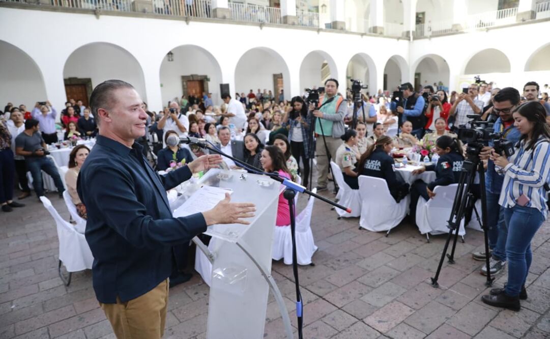 Quirino Ordaz Coppel dijo que se debió privilegiar los destinos turísticos tradicionales como Mazatlán y los pueblos mágicos. Foto: Gobernador Quirino Ordaz Coppel