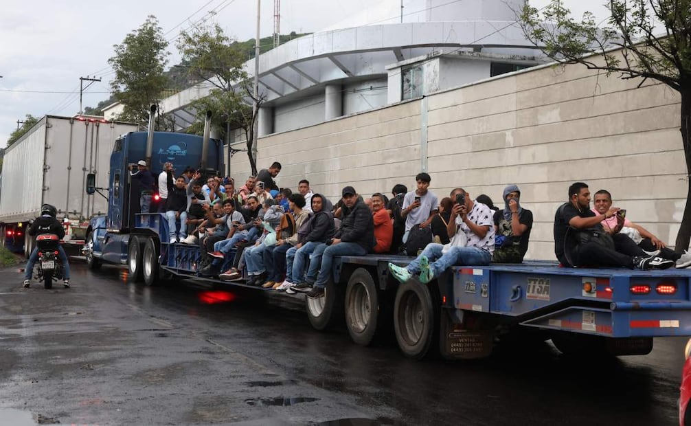 Fuertes lluvias dejan afectaciones en la CDMX; cablebús y metro modifican su servicio.
Foto: Luis Camacho/El Universal