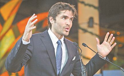 Verástegui cambia a Trump por la bandera de México