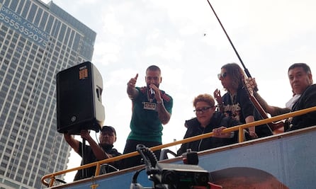 Maluma causa euforia, tras presentarse en el Monumento a la Revolución