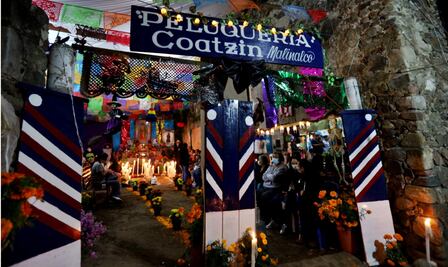 Malinalco recuerda a sus “difuntos nuevos” con ofrendas temáticas