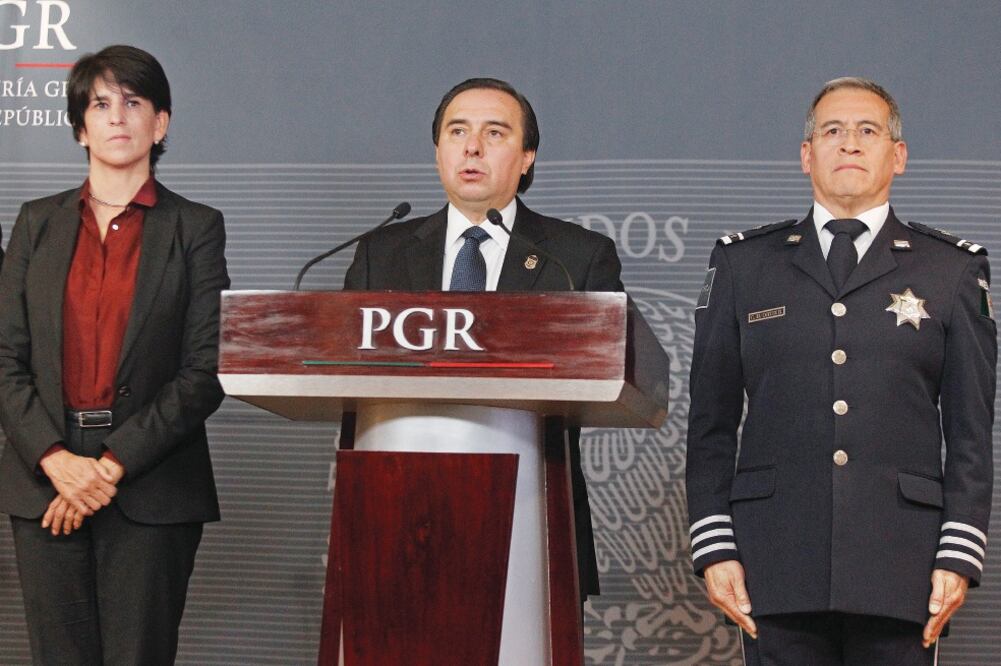 Tomás Zerón de Lucio, director de la Agencia de Investigación Criminal, dijo que en el operativo participaron elementos de Interpol-México y la PGR, entre otros. ARIEL OJEDA. EL UNIVERSAL