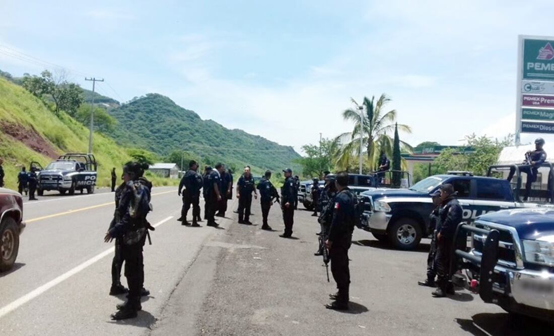 Mario Morales Flores se suma a la labor de la Policía Michoacán. /Carlos Arrieta - EL UNIVERSAL