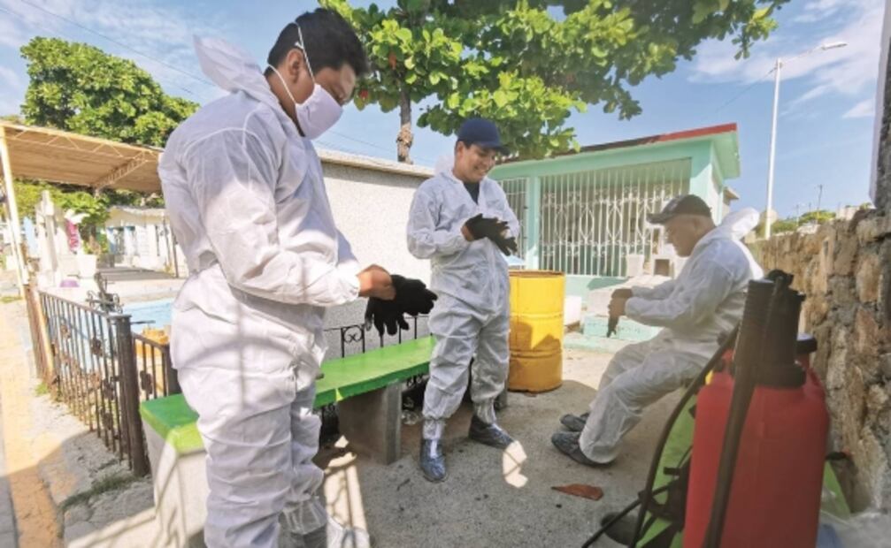 Sepultureros de Salina Cruz, cara a cara con el Covid-19