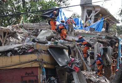 Se reanudan labores de rescate en la CDMX tras sismo