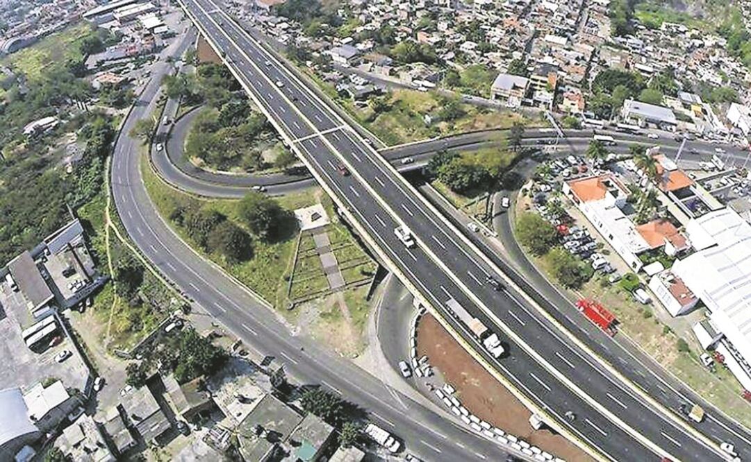 De acuerdo con la ficha técnica de la Secretaría de Comunicaciones y Transportes, la obra debió estar lista para julio de 2016, pero surgieron contratiempos con los propietarios de las casas situadas a los lados de la autopista. (GOBIERNO DE MORELOS)