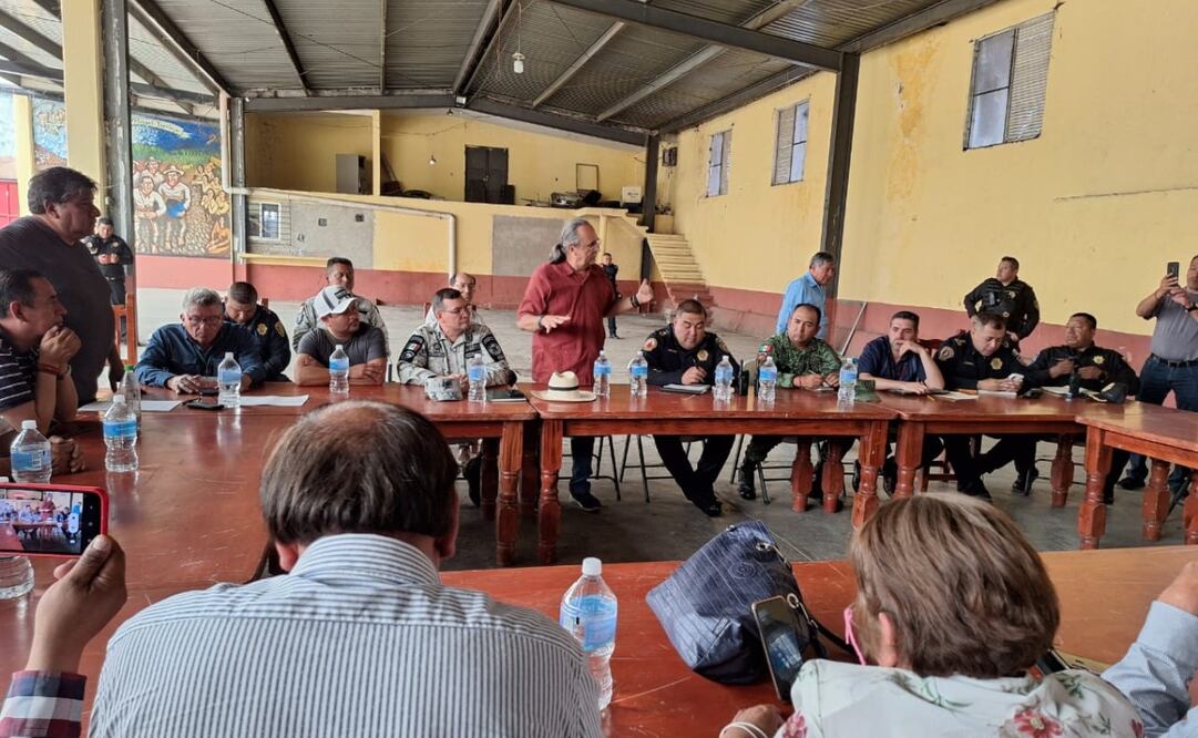 Batres señaló que sostuvo una reunión para tocar temas de la tala clandestina. Foto: Twitter @martibatres