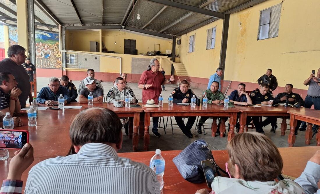 Batres señaló que sostuvo una reunión para tocar temas de la tala clandestina. Foto: Twitter @martibatres