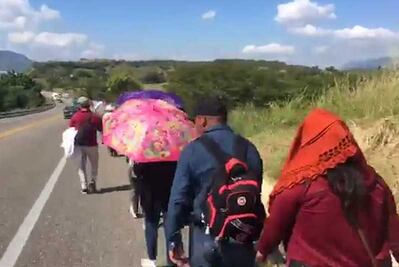 Caravana de pies cansados piden seguridad para regresar a sus pueblos